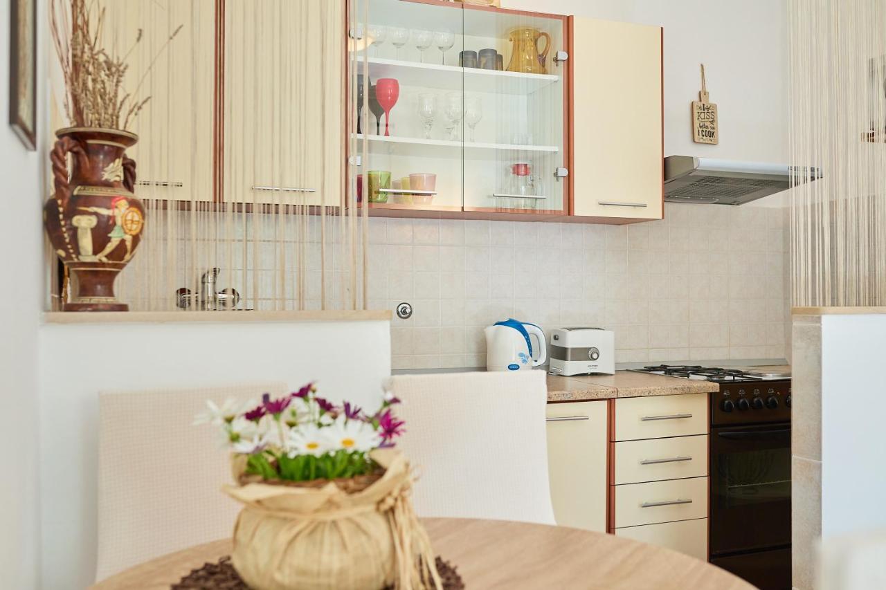 Studio Dolores-Apartment By The Sea Maranovići Esterno foto